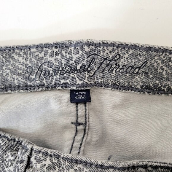 Universal Thread Women's Snake Print Denim Jeans Size 14/32R - Picture 4 of 4